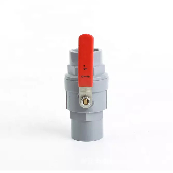 Weißes Kugelventil UPVC zweiteiliges bidirektionales PVC-Bewässerungs-Plastikventil